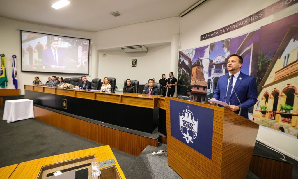 Sessão solene de diplomação do prefeito, vice e vereadores é realizada em Joinville