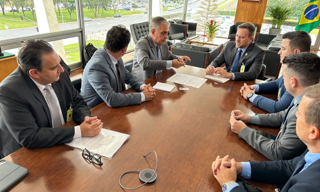 Prefeito Adriano Silva cumpre agenda de compromissos em Brasília