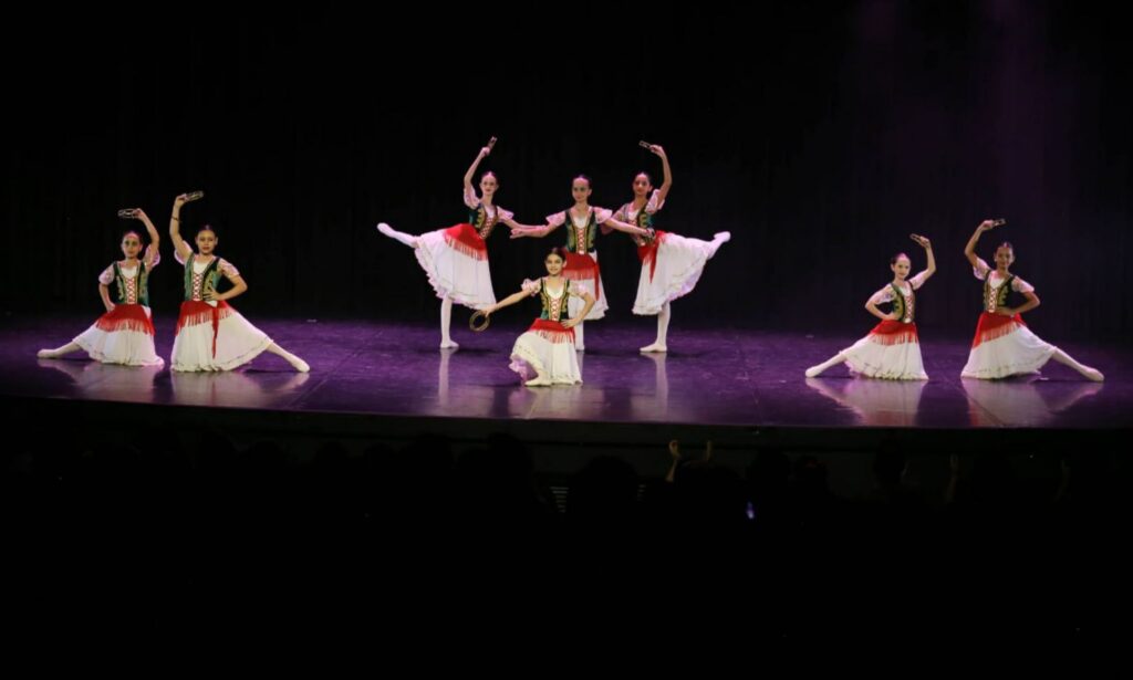 Escola Municipal de Ballet faz apresentações de encerramento no Centreventos Cau Hansen