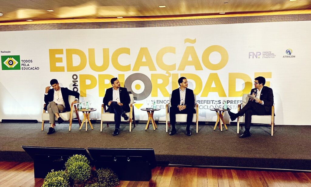 Prefeito Adriano Silva apresenta Política Pública Educacional de Joinville no evento Educação como Prioridade, em Brasília