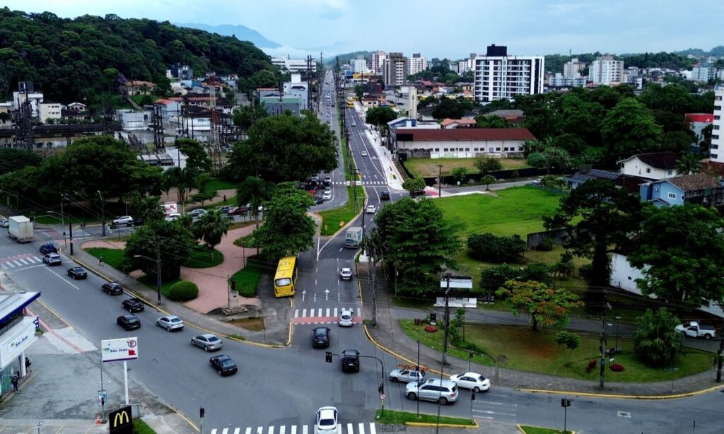 Implementada a mão dupla em trecho da Santos Dumont e da Tenente Antônio João