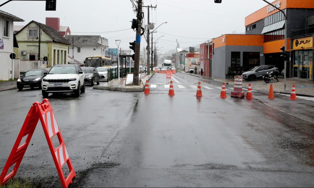 Obras na rede de esgoto iniciam na Av. Procópio Gomes e desvio de trânsito passa por ajuste