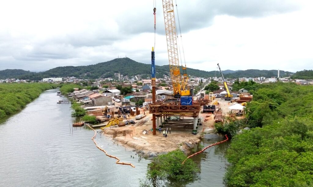 Obra da Ponte Joinville avança com uso de tecnologia inédita na cidade