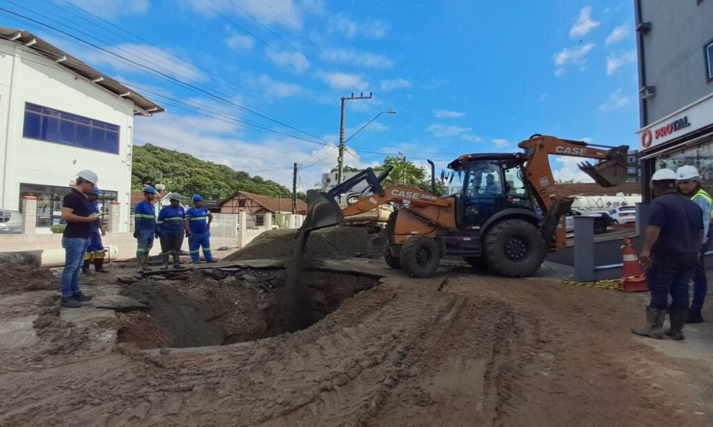 Águas de Joinville finaliza reparo em adutora no bairro Glória