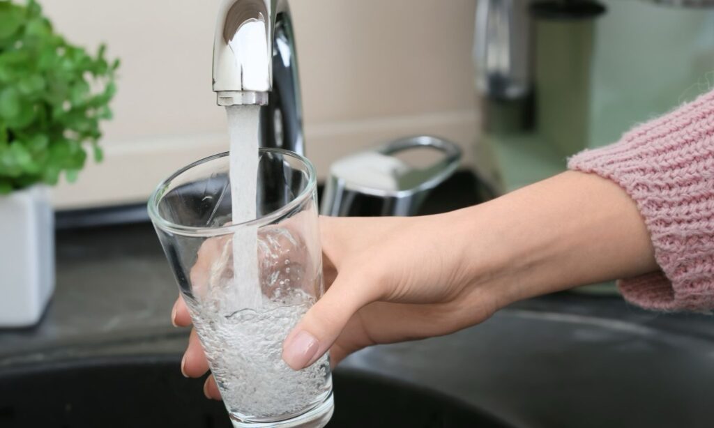 Tarifas de água e esgoto terão reajuste a partir de março