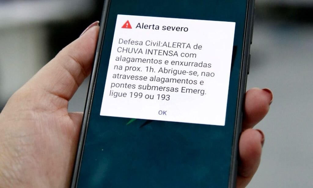 Defesa Civil eleva Plancon para nível Laranja e joinvilenses recebem alerta enviado por sinal de GPS