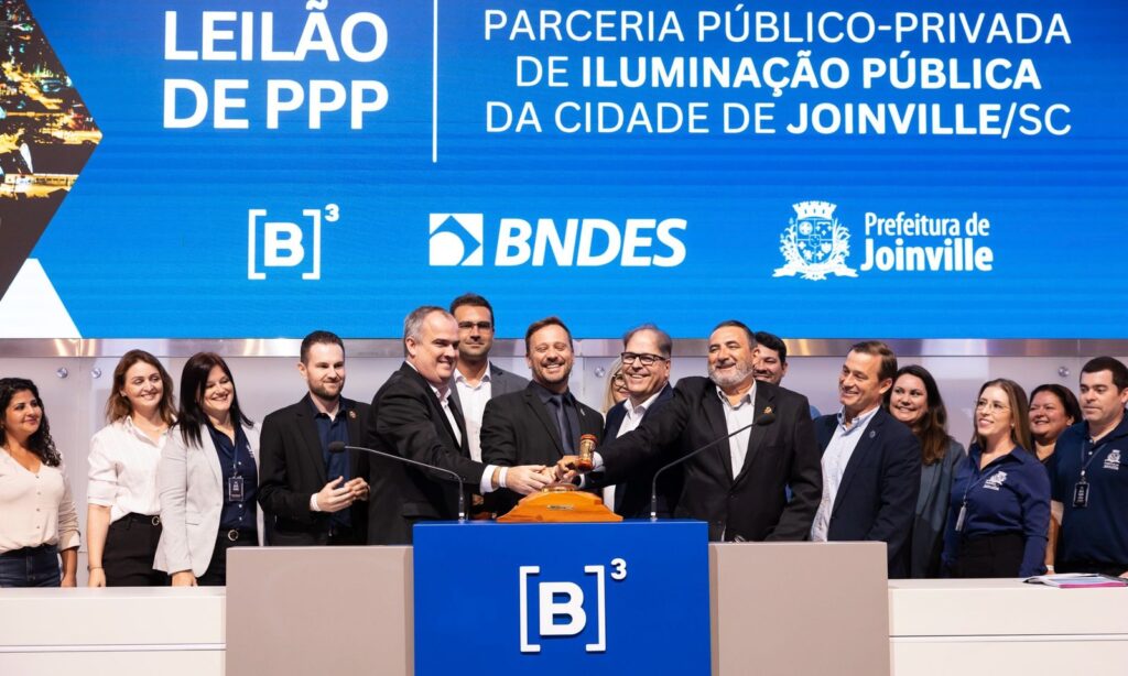 Empresa que vai administrar PPP da iluminação pública de Joinville é conhecida durante leilão na Bolsa de Valores