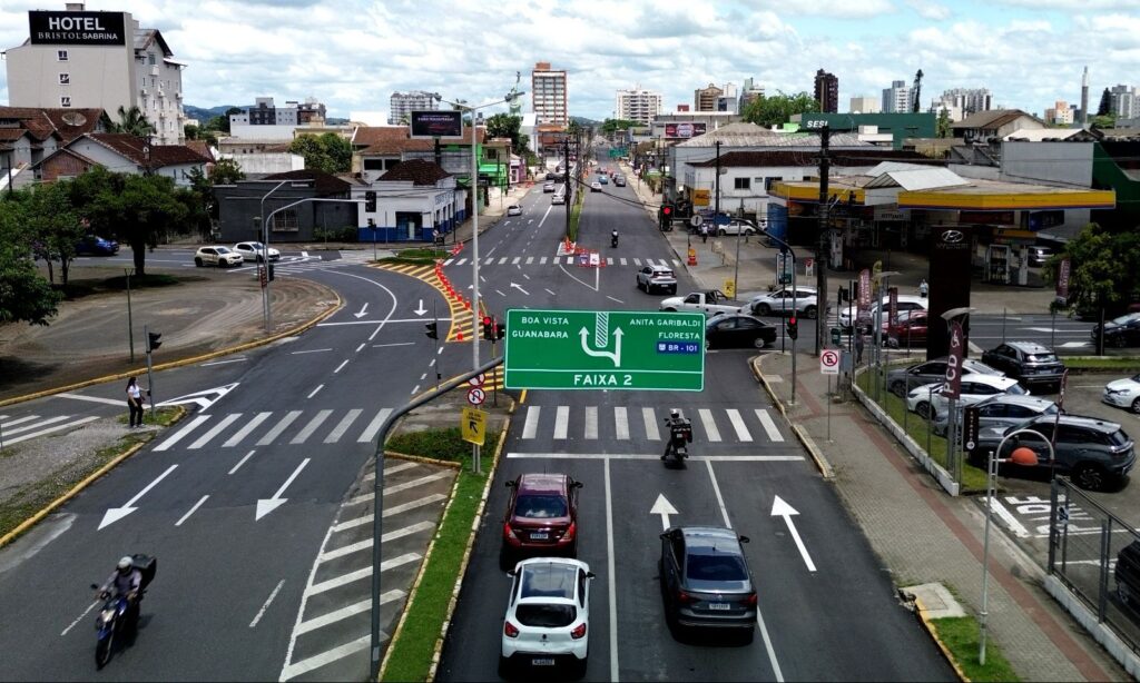 Prefeitura investe mais de R$ 350 mil na sinalização do binário das ruas Procópio Gomes e Urussanga