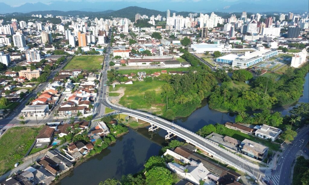 Prefeitura implanta ajustes viários na rua Plácido Olímpio de Oliveira neste final de semana