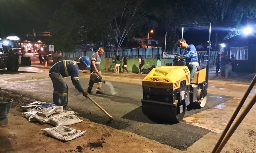 Manutenção na rede de drenagem e em adutora é concluída na rua Helmut Fallgatter