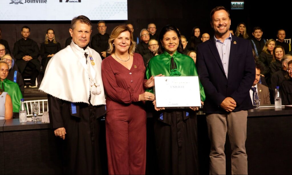 Prefeitura de Joinville concede Medalha Dona Francisca para a Univille, em reconhecimento aos 60 anos do ensino superior