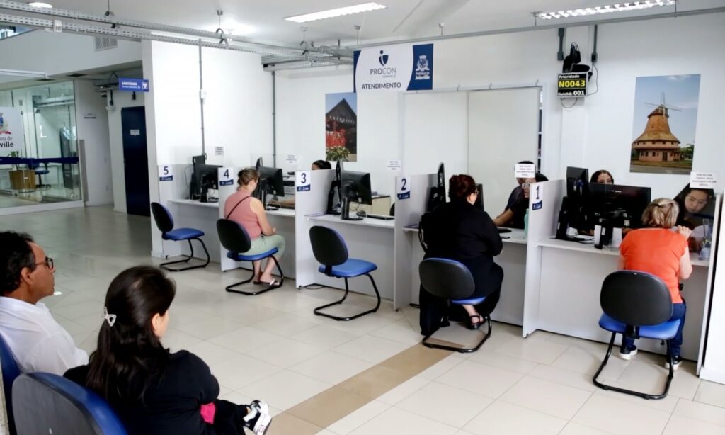 Para comemorar o Dia do Consumidor, Procon de Joinville orienta sobre atendimento e dá dicas de cuidados contra golpes
