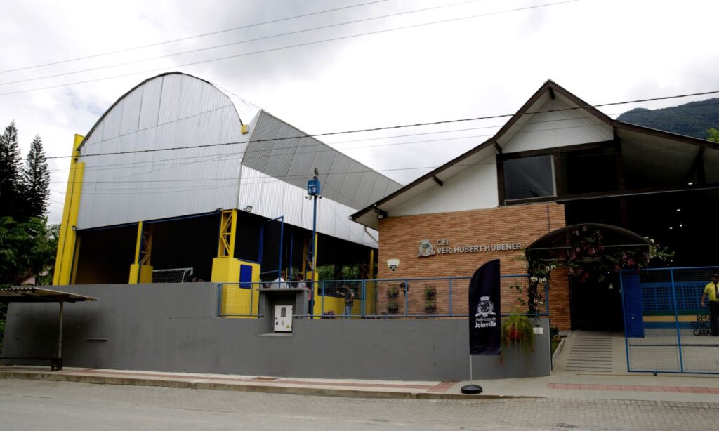 Prefeitura de Joinville inaugura nova quadra coberta em escola de Pirabeiraba