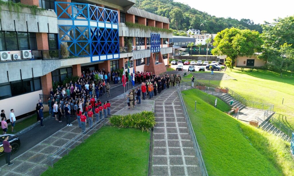 Programação do aniversário de Joinville inicia com o Hasteamento das Bandeiras