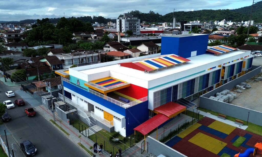 Prefeitura de Joinville inaugura primeiro mega Centro de Educação Infantil com capacidade para até 600 crianças