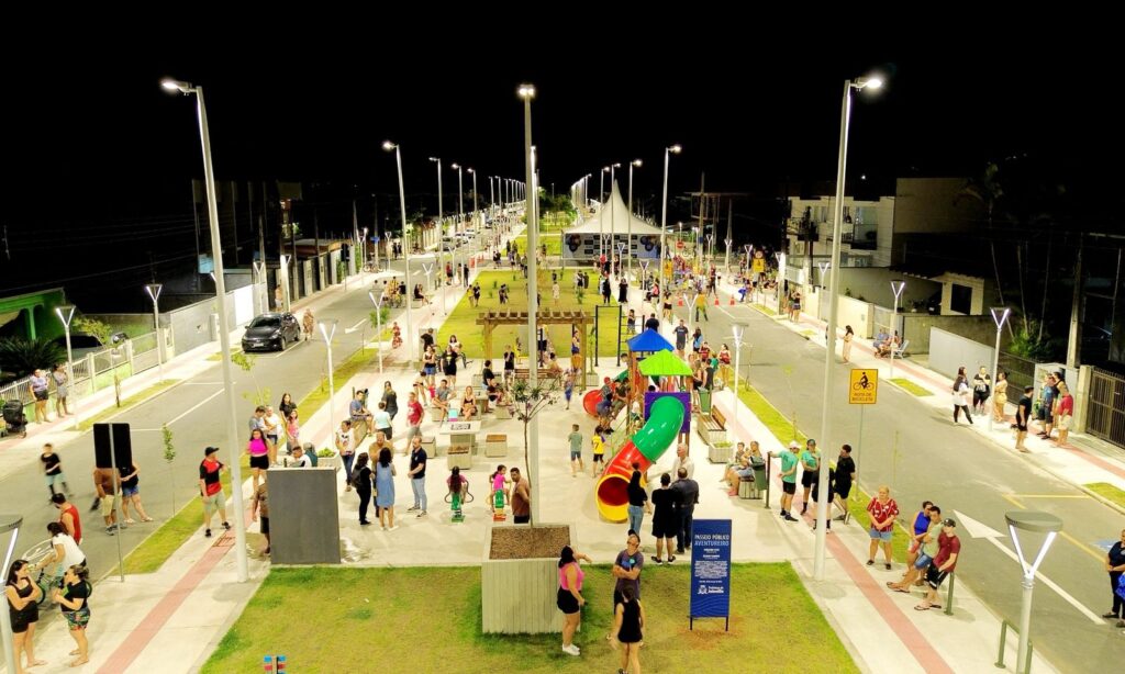 Bairro Aventureiro ganha grande Passeio Público com estrutura para convivência e lazer