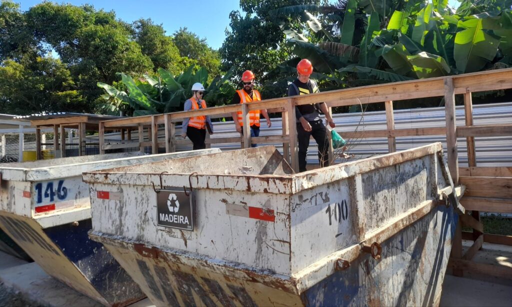 Vigilância Ambiental faz ação educativa para prevenção da Dengue na obra da Ponte Joinville