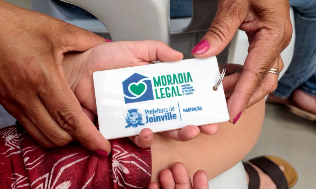 Encerrando as comemorações de 174 anos de Joinville, 21 famílias realizam o sonho da casa própria