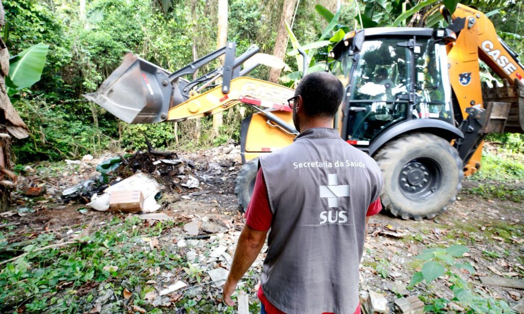 Saúde de Joinville realiza mutirão contra a dengue no bairro Boehmerwald
