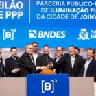 Prefeito e outros secretários batem martelo em leilão