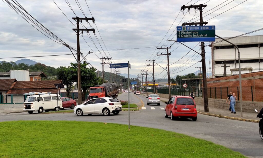 Prefeitura publica Decreto que autoriza outorga em terrenos de trecho da rua Dona Francisca que será duplicado