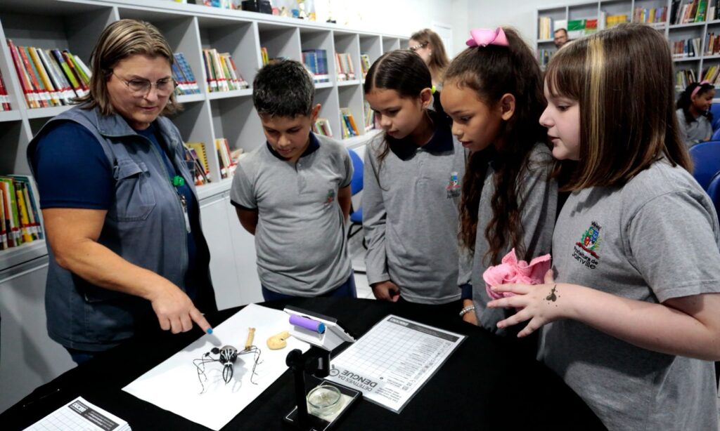 Alunos da Rede Municipal de Ensino atuam como detetives da dengue no combate ao mosquito Aedes aegypti