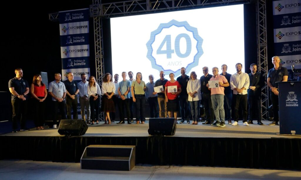 Prefeitura de Joinville homenageia servidores por tempo de serviço