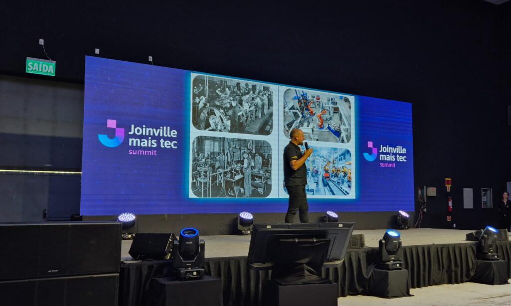 Evento discute mercado de trabalho e formação em automação industrial em Joinville