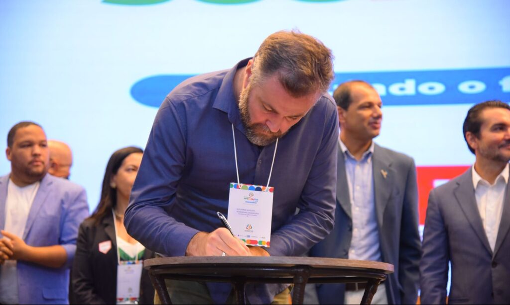 Joinville é reconhecida pela atuação e secretário é eleito vice-presidente da Associação Nacional de Turismo