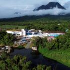 Imagem aérea da Estação de Tratamento de Água, perto de um área verde