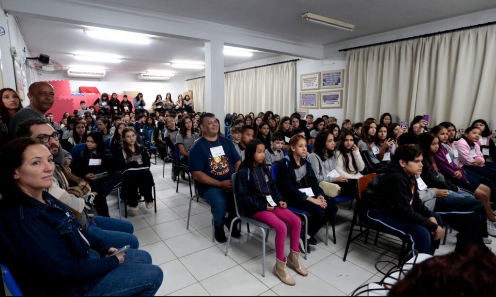 Alunos de escolas municipais participam de etapa local da Conferência Nacional Infantojuvenil pelo Meio Ambiente