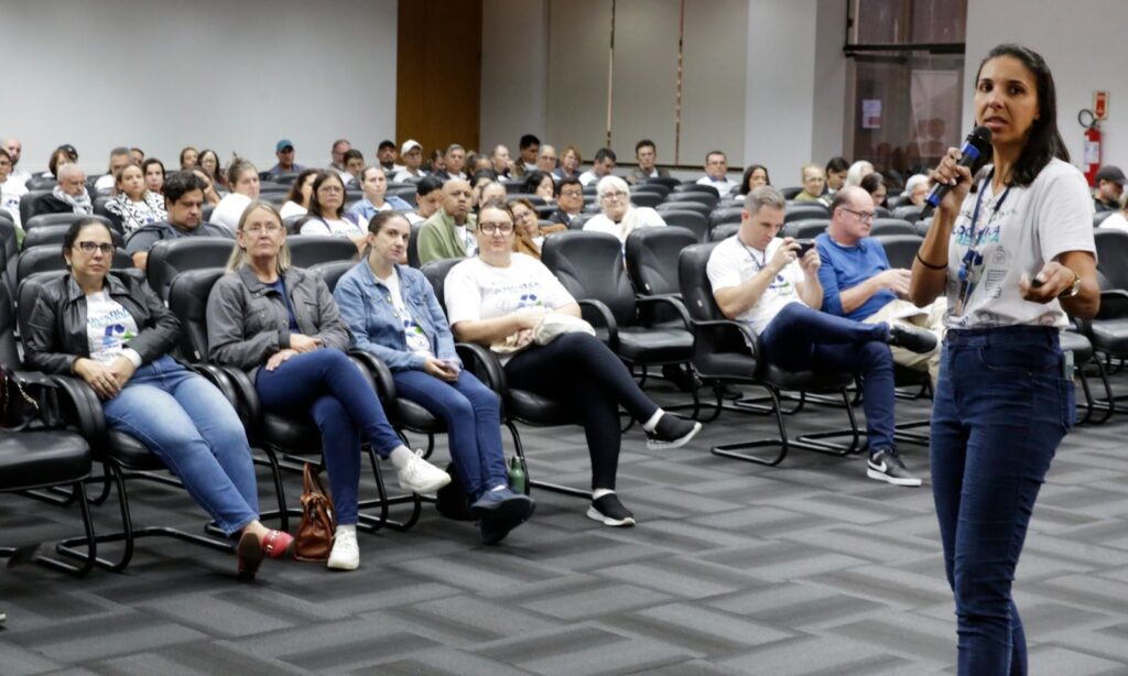 Prefeitura participa da capacitação sobre resíduos sólidos e saúde pública