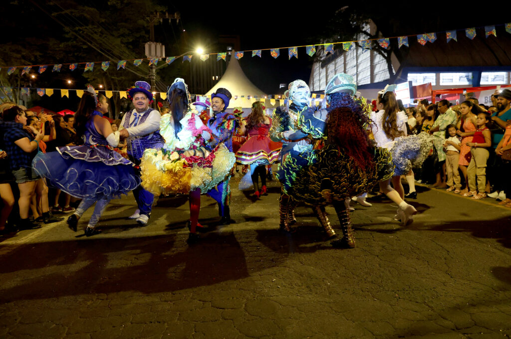 Dança, teatro, circo e festa junina fazem parte da programação da Agenda Cultural