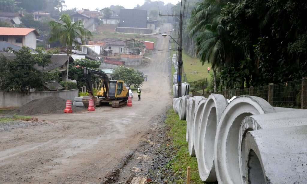 Prefeitura de Joinville assina Ordem de Serviço e inicia obras de drenagem e pavimentação da rua Normandia, no Profipo