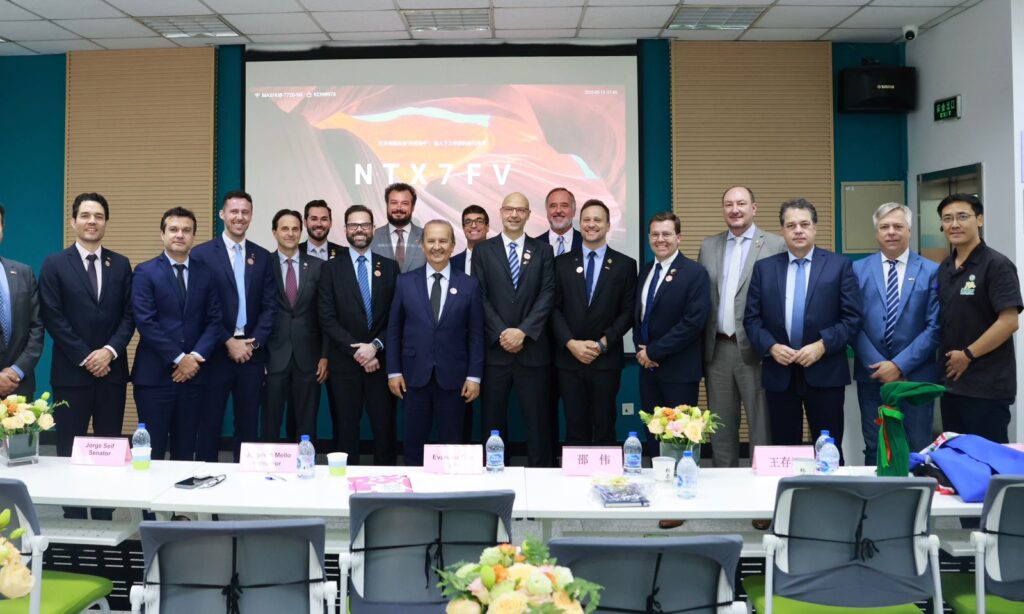Prefeito Adriano Silva participa de reuniōes para atração de novos negócios em visita à China