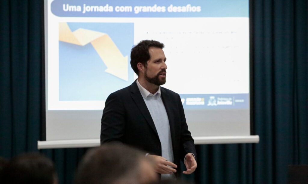 Joinville apresenta políticas educacionais para as maiores cidades do Brasil