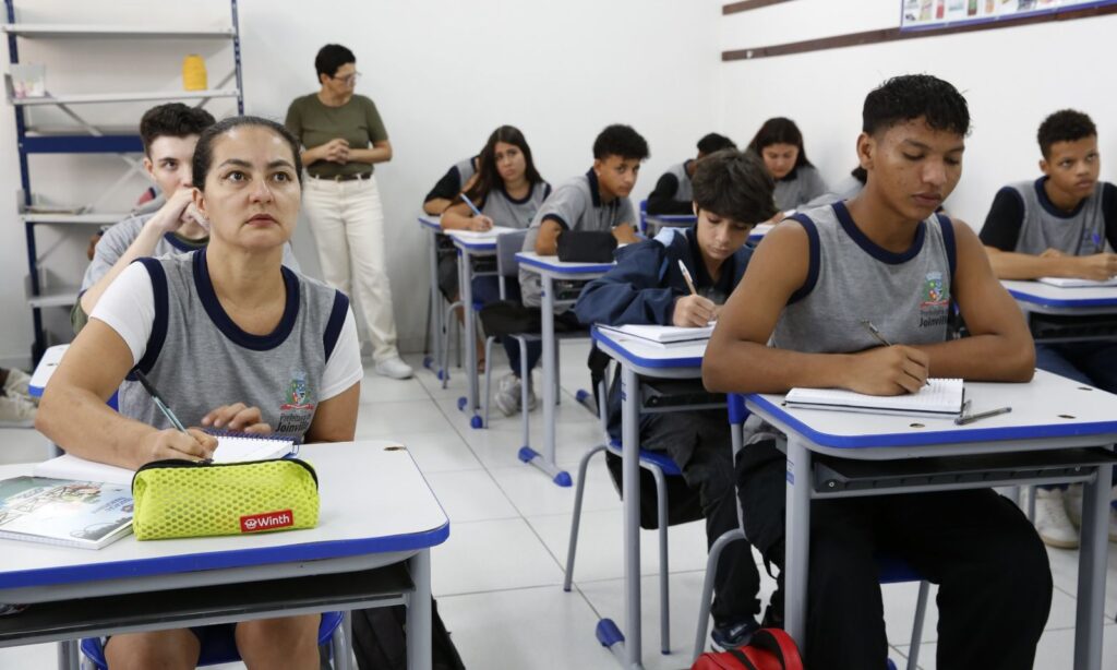 Prefeitura de Joinville abre matrículas para a Educação de Jovens e Adultos