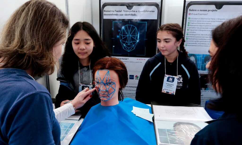 Feira Municipal de Matemática reúne mais de 70 trabalhos de escolas e CEIs
