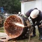 Técnico trabalha em maquinário da ETA