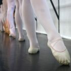 Bailarinas em sala de aula