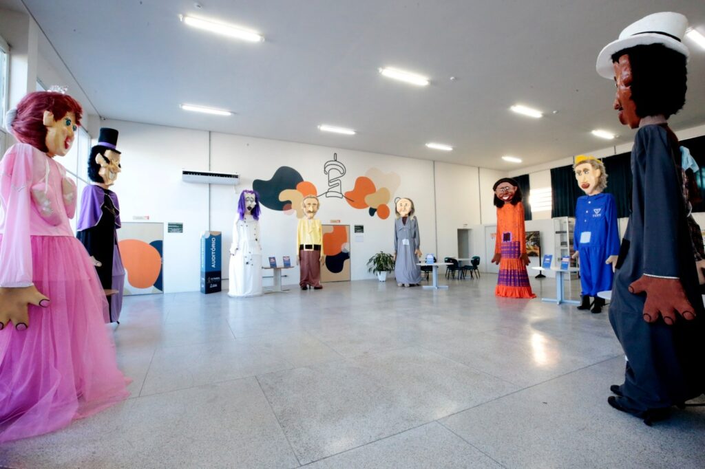 O Farol recebe Exposição de Bonecos Gigantes que homenageiam personalidades joinvilenses