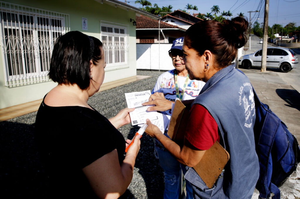 Prefeitura de Joinville promove mutirão de combate à dengue no bairro Nova Brasília