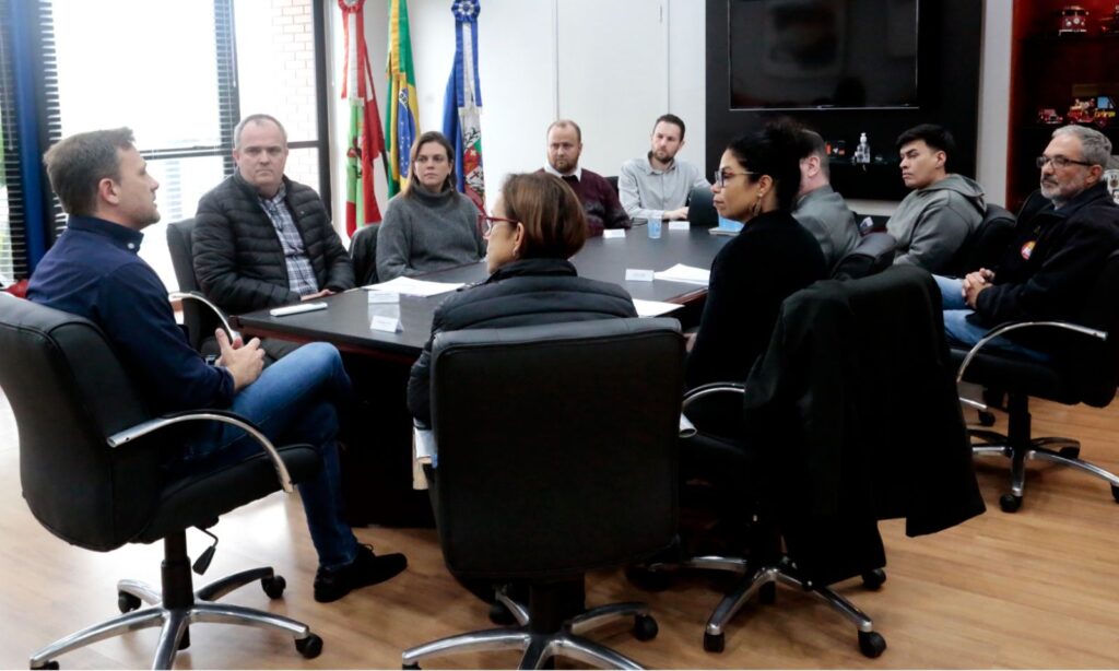 Prefeito de Joinville realiza reunião com nova diretoria do Sindicato dos Servidores