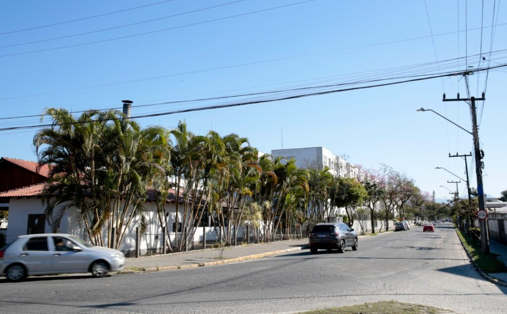 Rua Padre Kolb recebe obra de melhoria no asfalto na terça e quarta