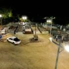 Imagem noturna do cemitério de Pirabeiraba