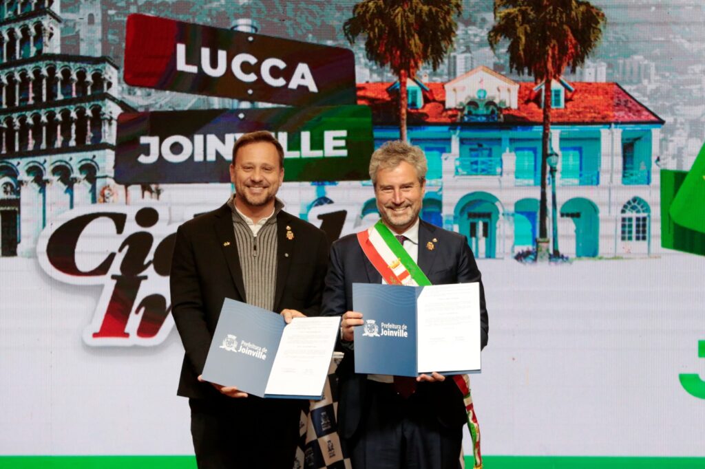 Joinville e Lucca, na Itália, são oficialmente Cidades-Irmãs e Prefeitura homenageia o empresário Fabio Perini com a Medalha Dona Francisca