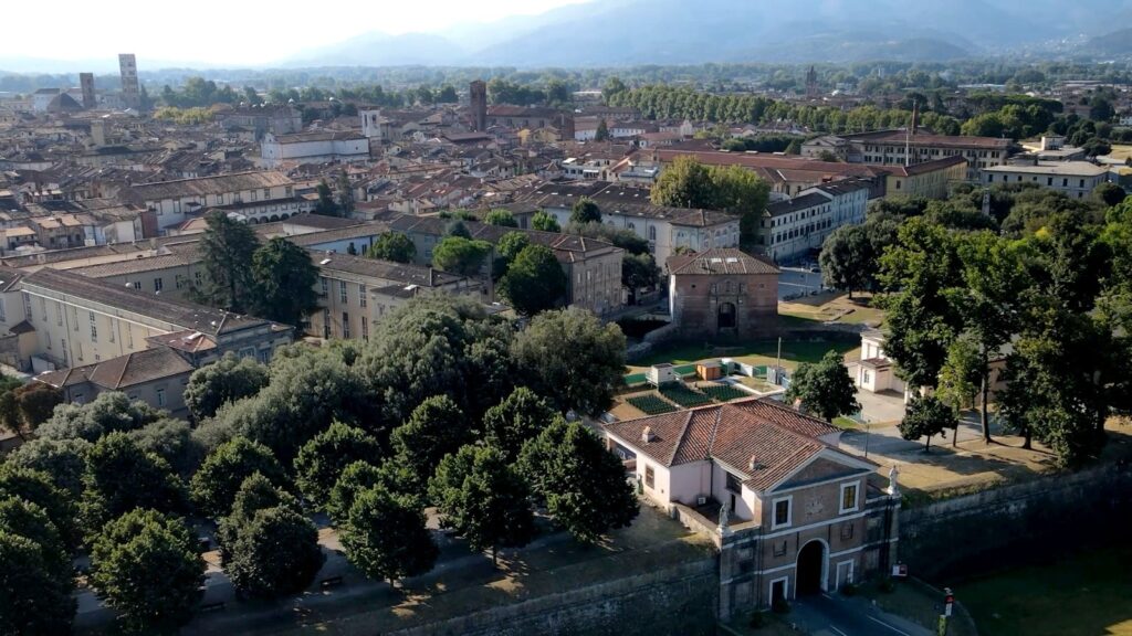 Joinville e Lucca, na Itália, assinam protocolo de Cidade-irmã e Prefeitura homenageia Fabio Perini com Medalha Dona Francisca