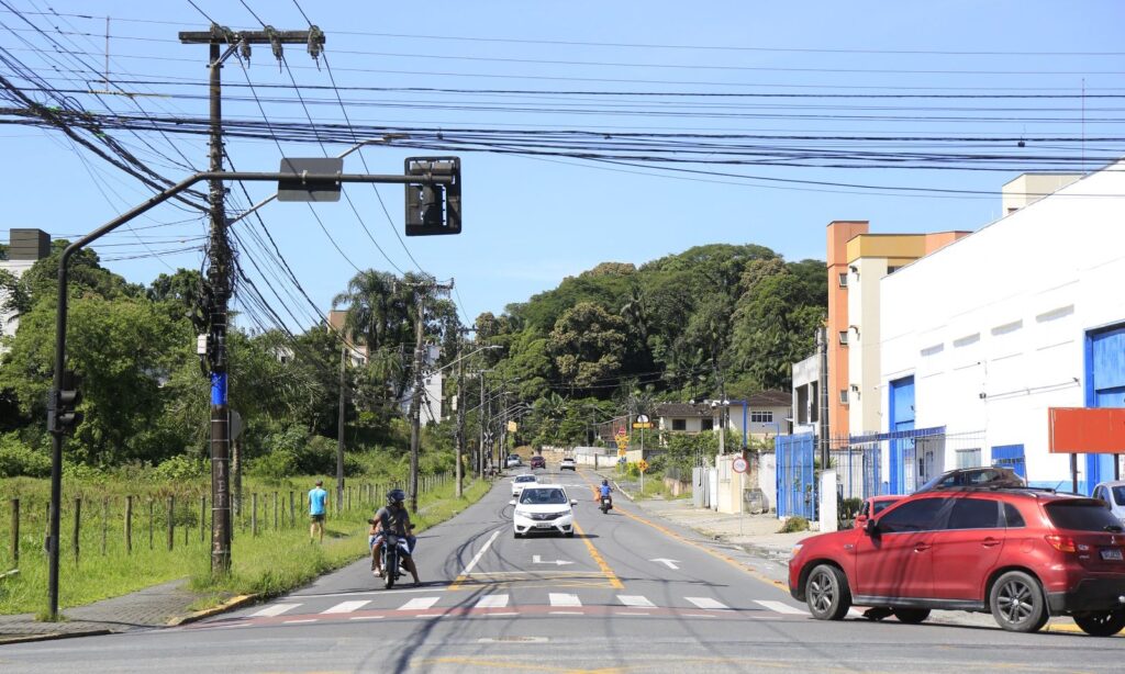 Prefeitura instalará semáforos inteligentes na intersecção das ruas Anita Garibaldi, Independência e Copacabana