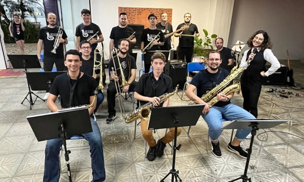 Big Band Villa-Lobos se apresenta em encontro paranaense de bandas