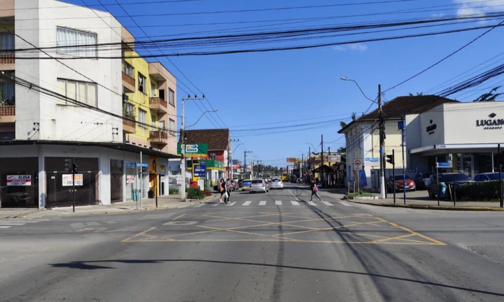 Retirada de canteiros vai possibilitar implantação de pista adicional em trechos da avenida Getúlio Vargas
